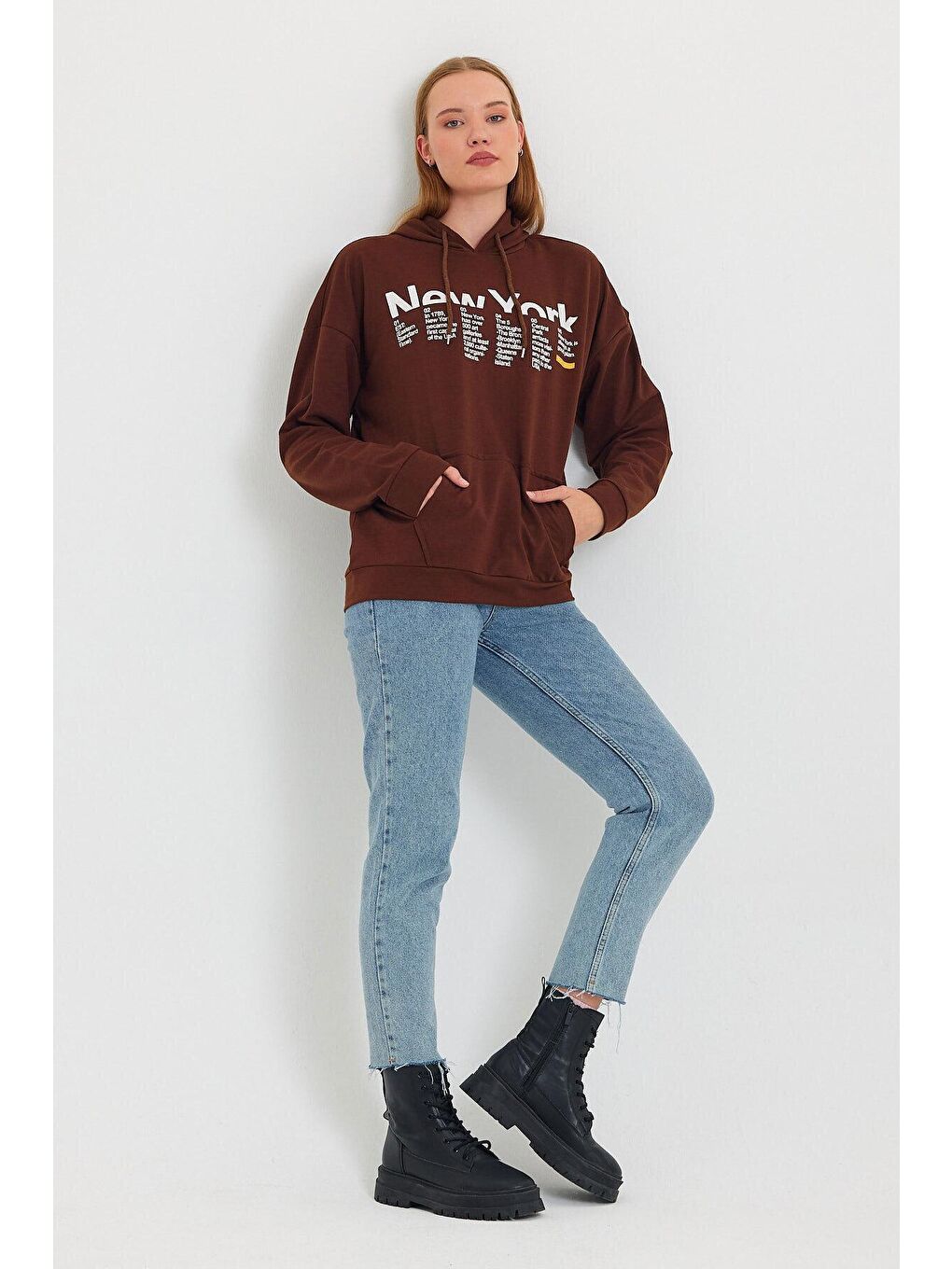 Kahverengi Kadın Kapüşonlu Oversize Fit Newyork Baskılı Sweatshirt SPR23SWK362