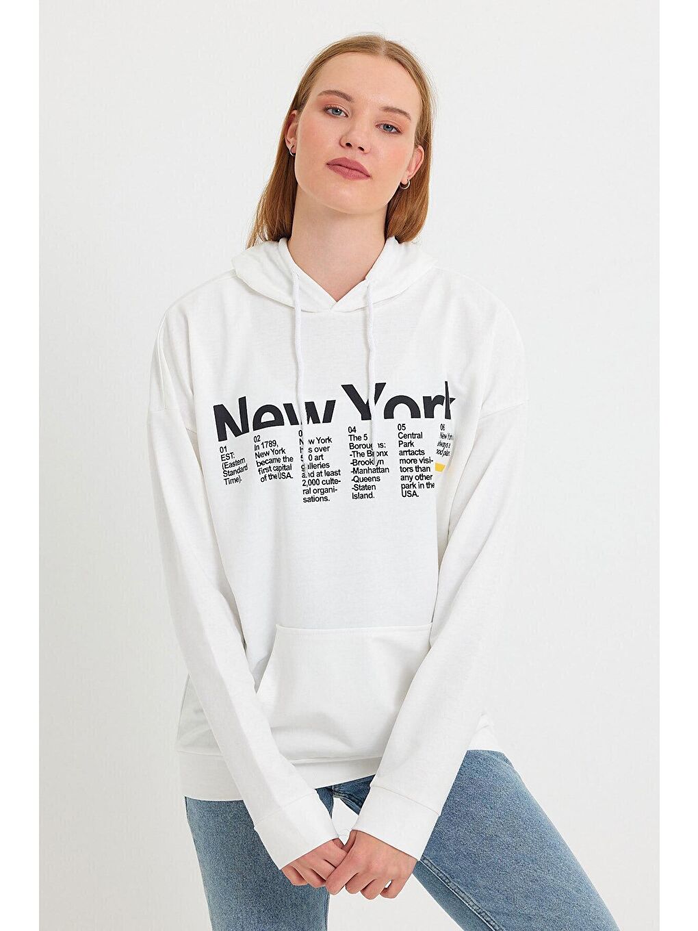 Ekru Kadın Kapüşonlu Oversize Fit Newyork Baskılı Sweatshirt SPR23SWK362-2
