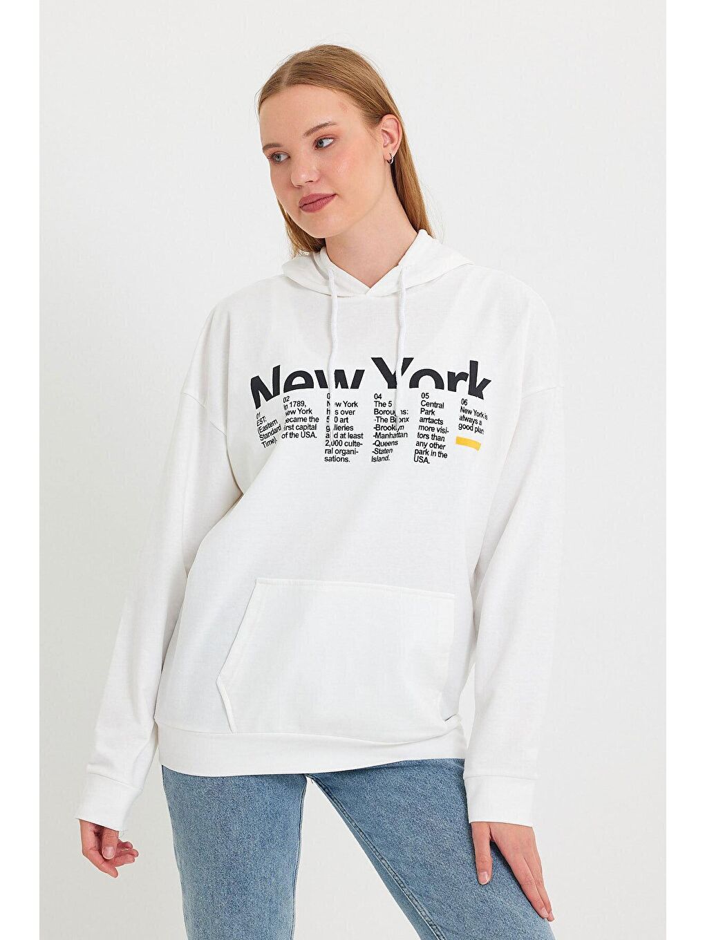 Ekru Kadın Kapüşonlu Oversize Fit Newyork Baskılı Sweatshirt SPR23SWK362-3