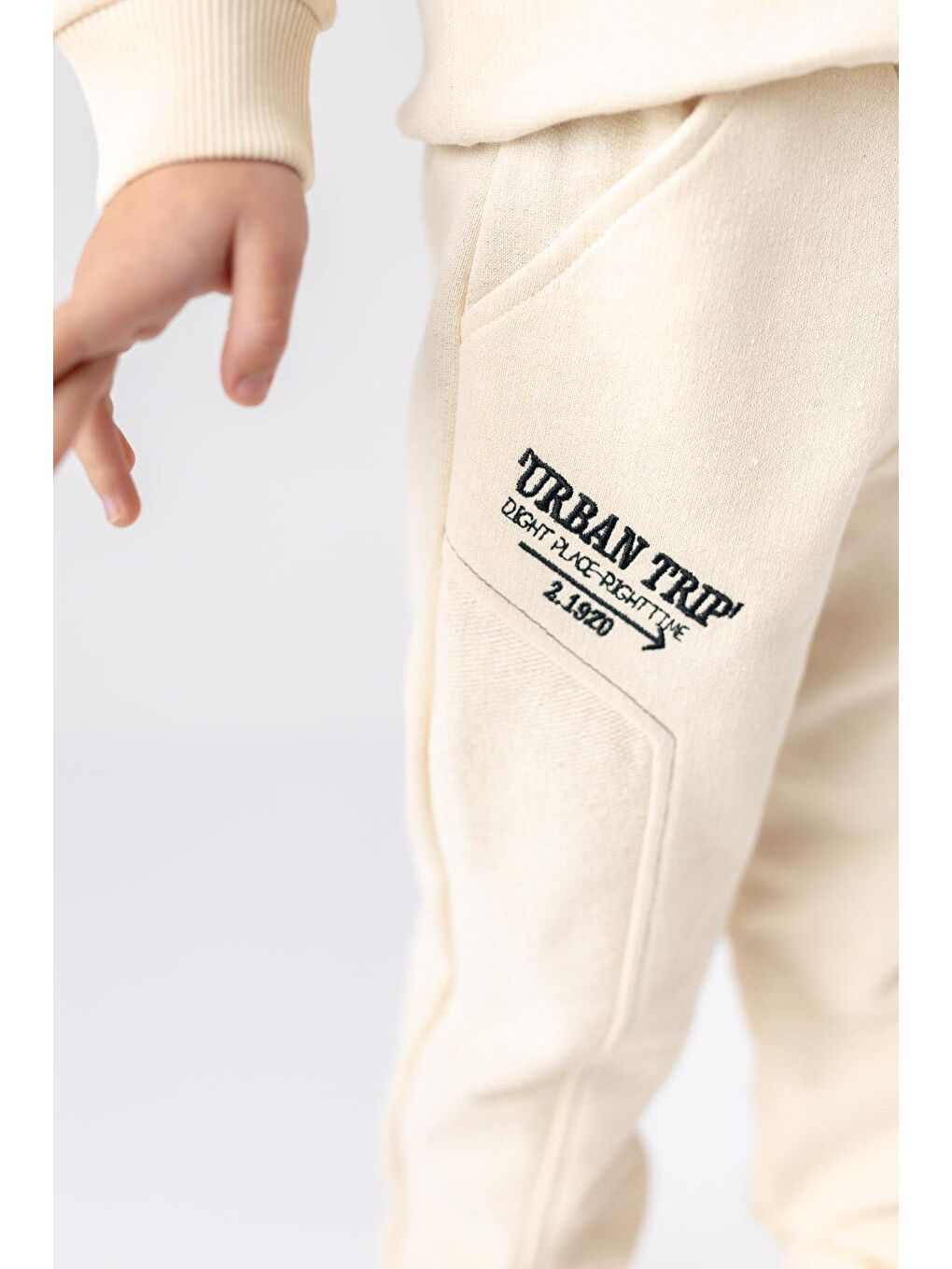 Bej Erkek Çocuk Nakış Detaylı Eşofman Takımı-2