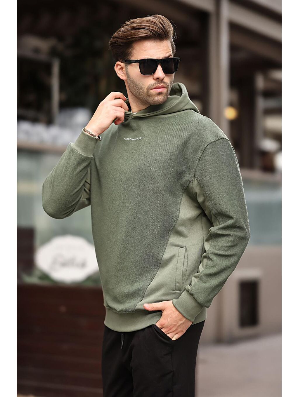 Haki Kapüşonlu Cep Detaylı Nakışlı  Erkek Hoodie