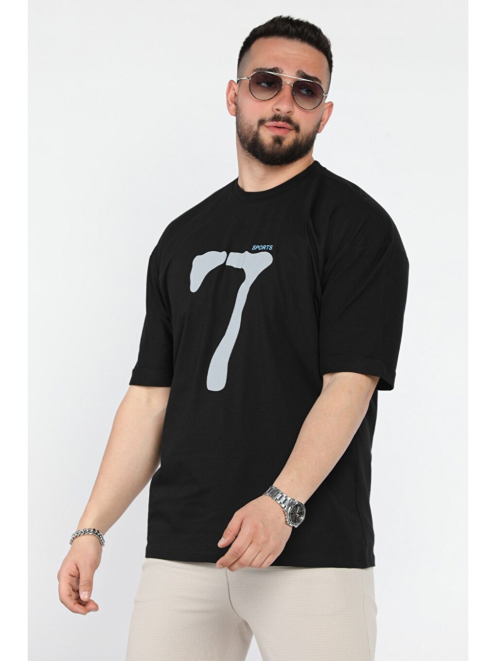 Siyah Kol Katlamalı Baskılı Erkek Tişört-1