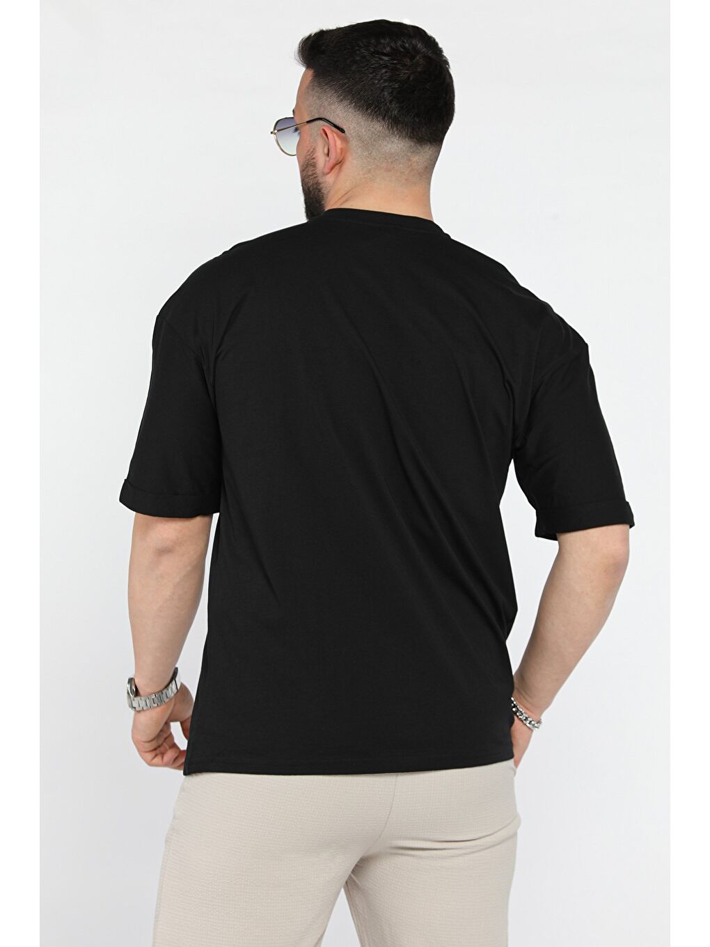 Siyah Kol Katlamalı Baskılı Erkek Tişört-2