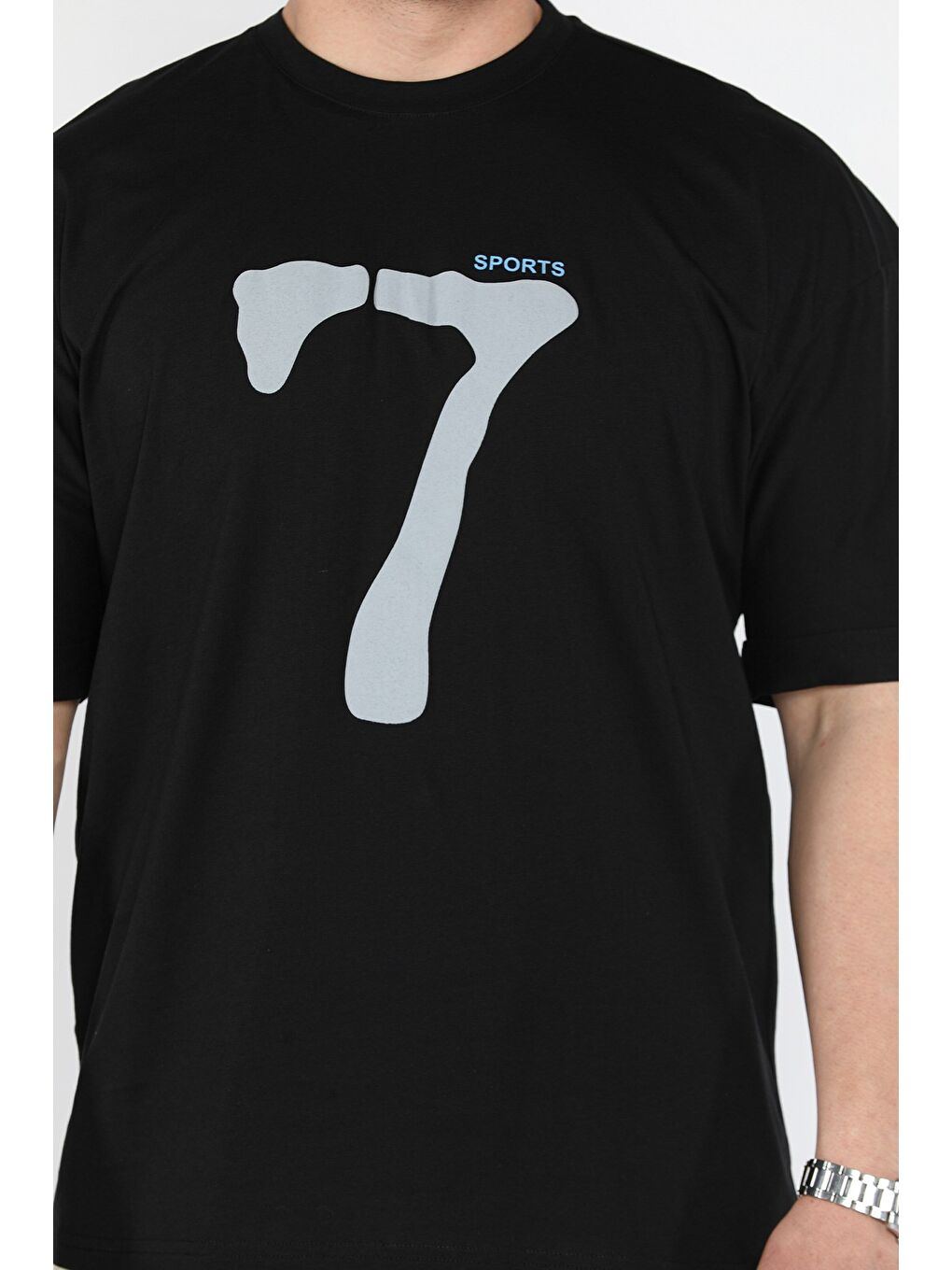 Siyah Kol Katlamalı Baskılı Erkek Tişört-3