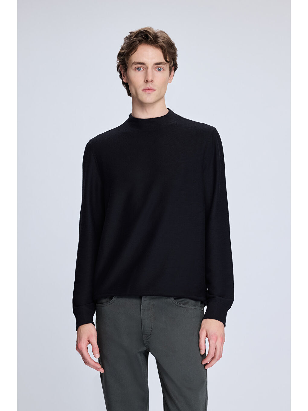 Siyah Regular Fit Jakarlı Yarım Balıkçı Yaka Sweatshirt