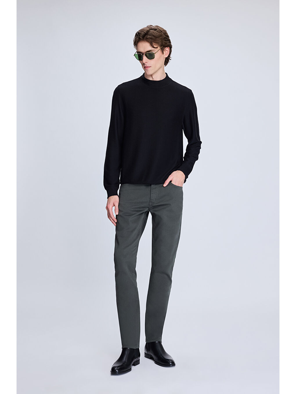 Siyah Regular Fit Jakarlı Yarım Balıkçı Yaka Sweatshirt-1