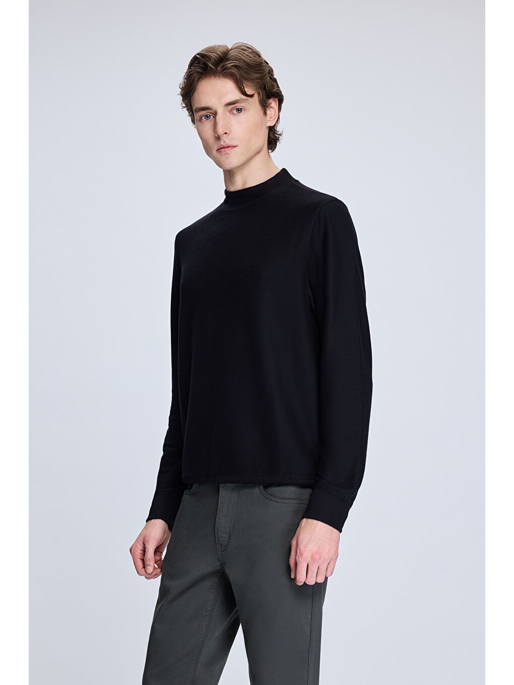 Siyah Regular Fit Jakarlı Yarım Balıkçı Yaka Sweatshirt-2