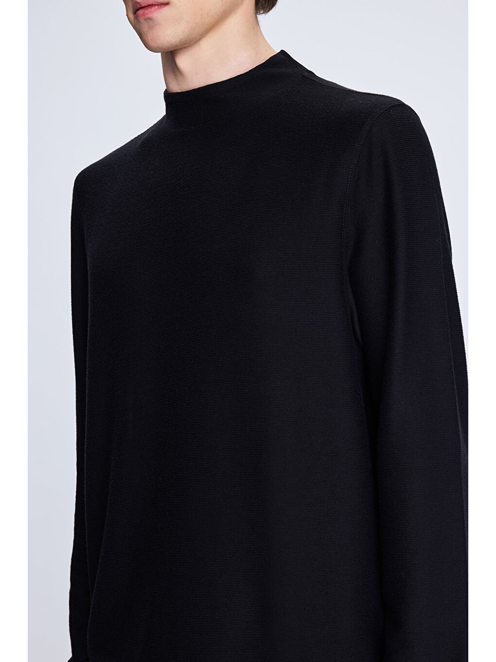 Siyah Regular Fit Jakarlı Yarım Balıkçı Yaka Sweatshirt-3