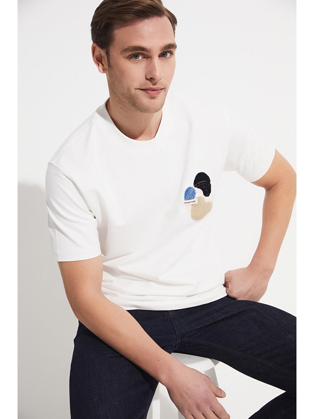 Beyaz Bisiklet Yaka Kısa Kollu Baskılı Erkek Tişört-3