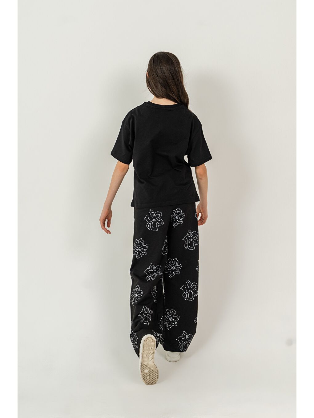 Siyah Üst Orta Baskılı Alt Tüm Alan Çiçek Baskılı Kız Çocuk Alt Üst Eşofman Takımı-4
