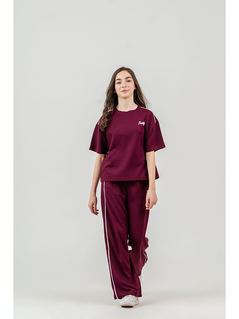 Kırmızı Pretty Nakışlı Üst Omuz Biyeli Alt Sağ Sol Biyeli Sol Bacak Nakışlı Kız Çocuk Alt Üst Eşofman Takımı