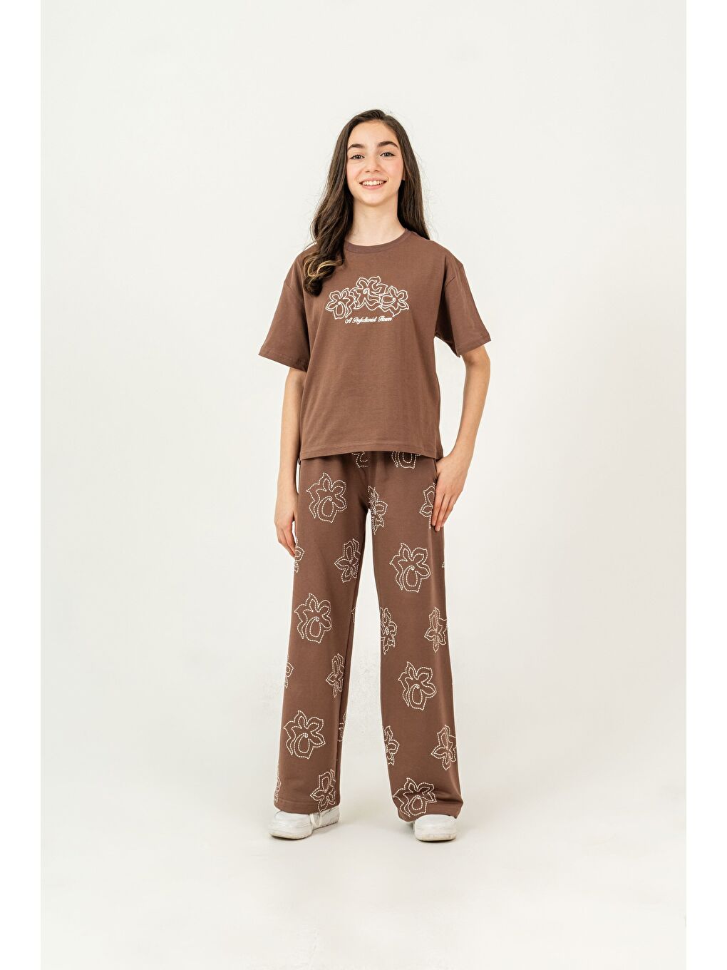 Kahverengi Üst Orta Baskılı Alt Tüm Alan Çiçek Baskılı Kız Çocuk Alt Üst Eşofman Takımı