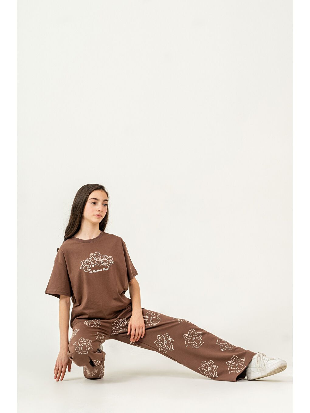 Kahverengi Üst Orta Baskılı Alt Tüm Alan Çiçek Baskılı Kız Çocuk Alt Üst Eşofman Takımı-4