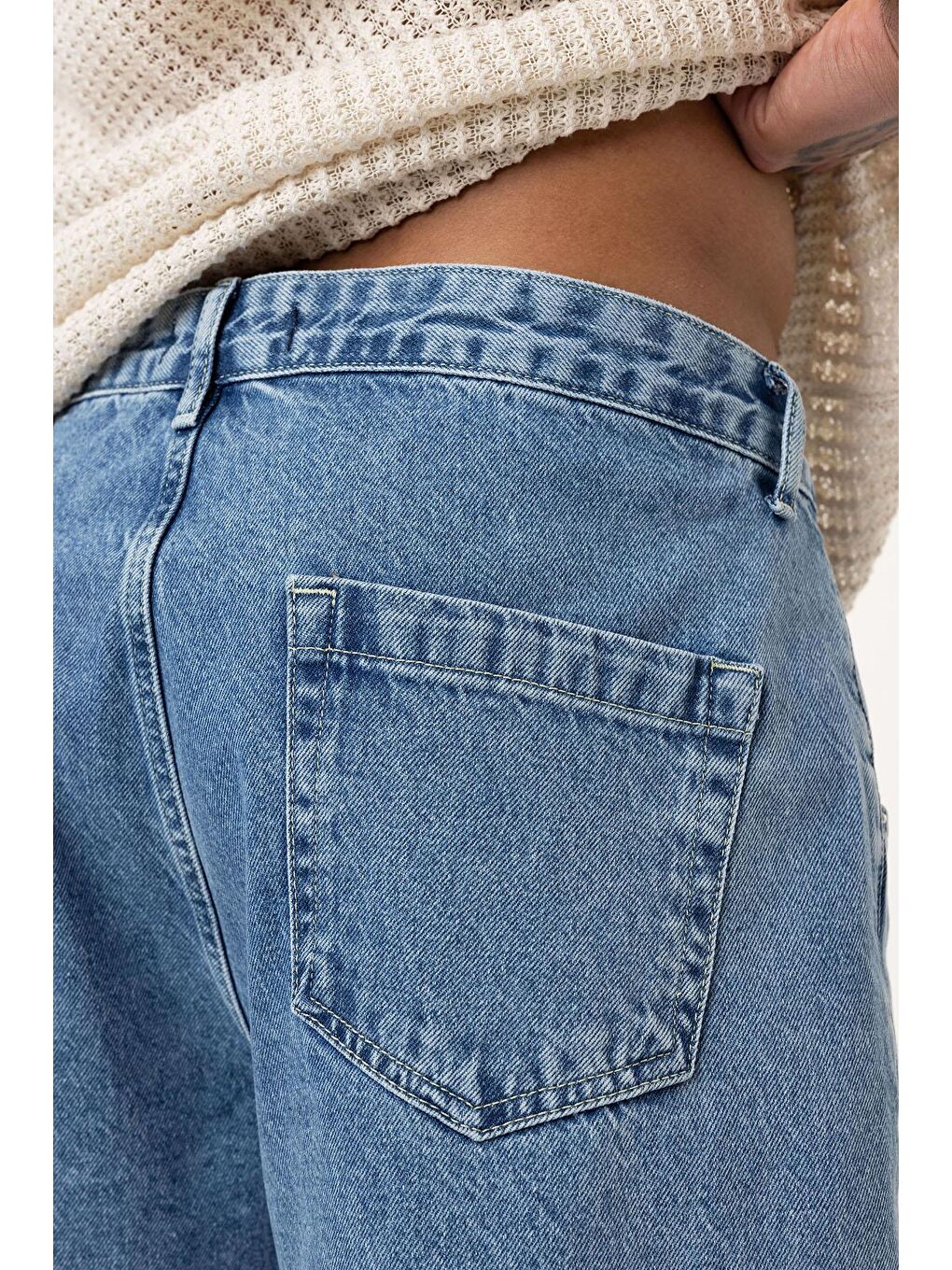Dikiş Detaylı Relaxed Fit Jean Açık Mavi Melanj-5