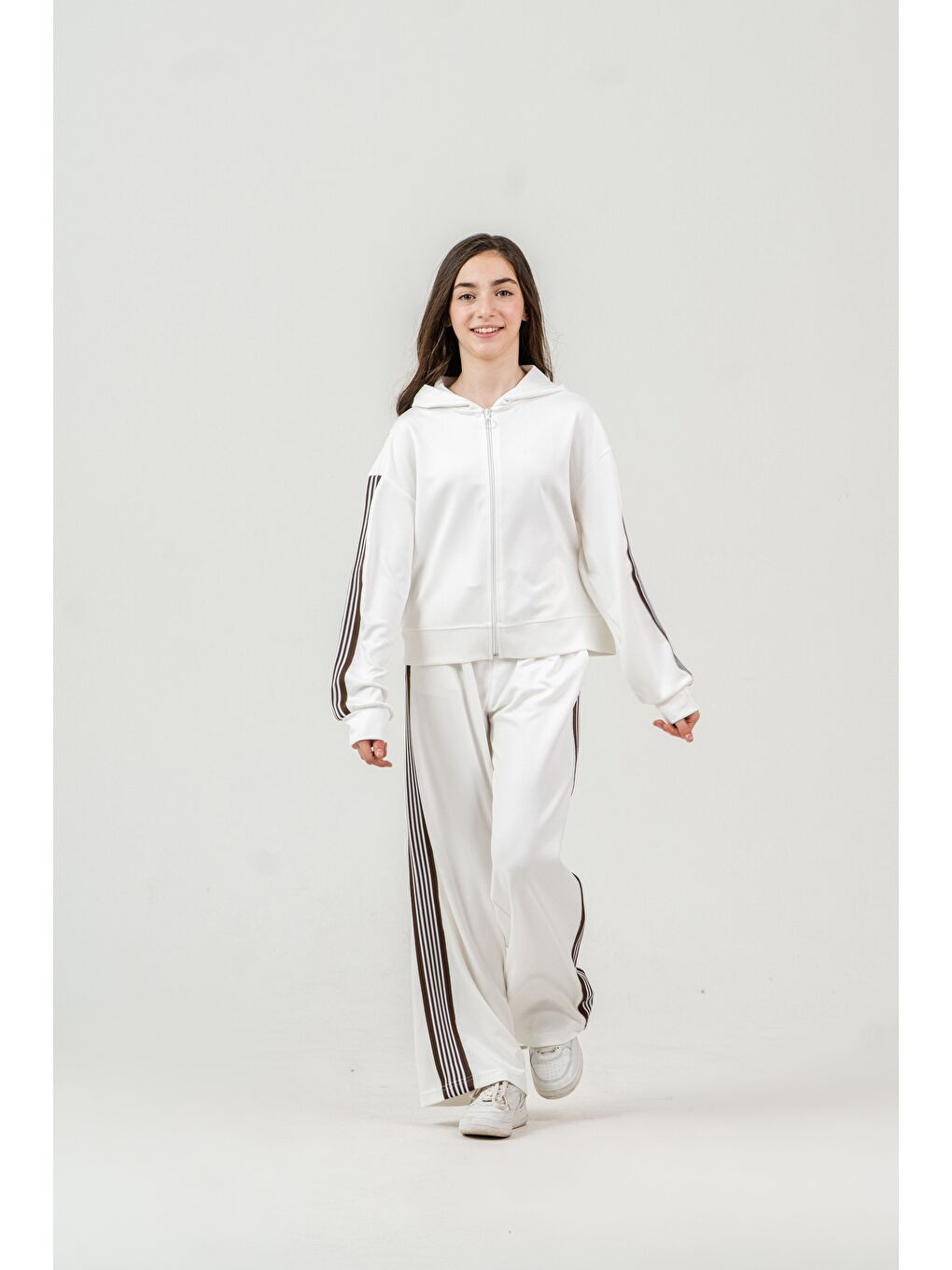 Beyaz Üst Sol Sağ Kollar Şeritli Alt Sol Sağ Şeritli Kız Çocuk Alt Üst Eşofman Takımı