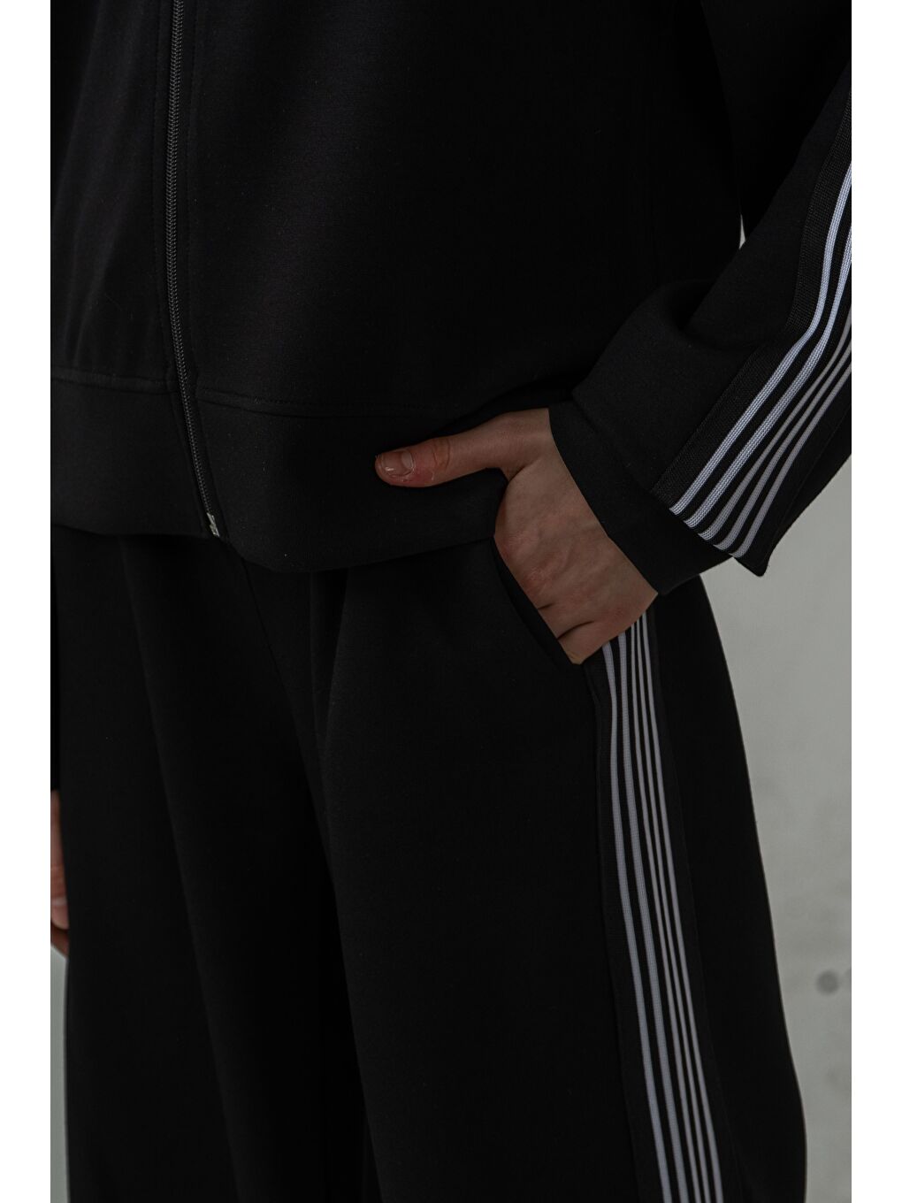 Siyah Üst Sol Sağ Kollar Şeritli Alt Sol Sağ Şeritli Kız Çocuk Alt Üst Eşofman Takımı-2