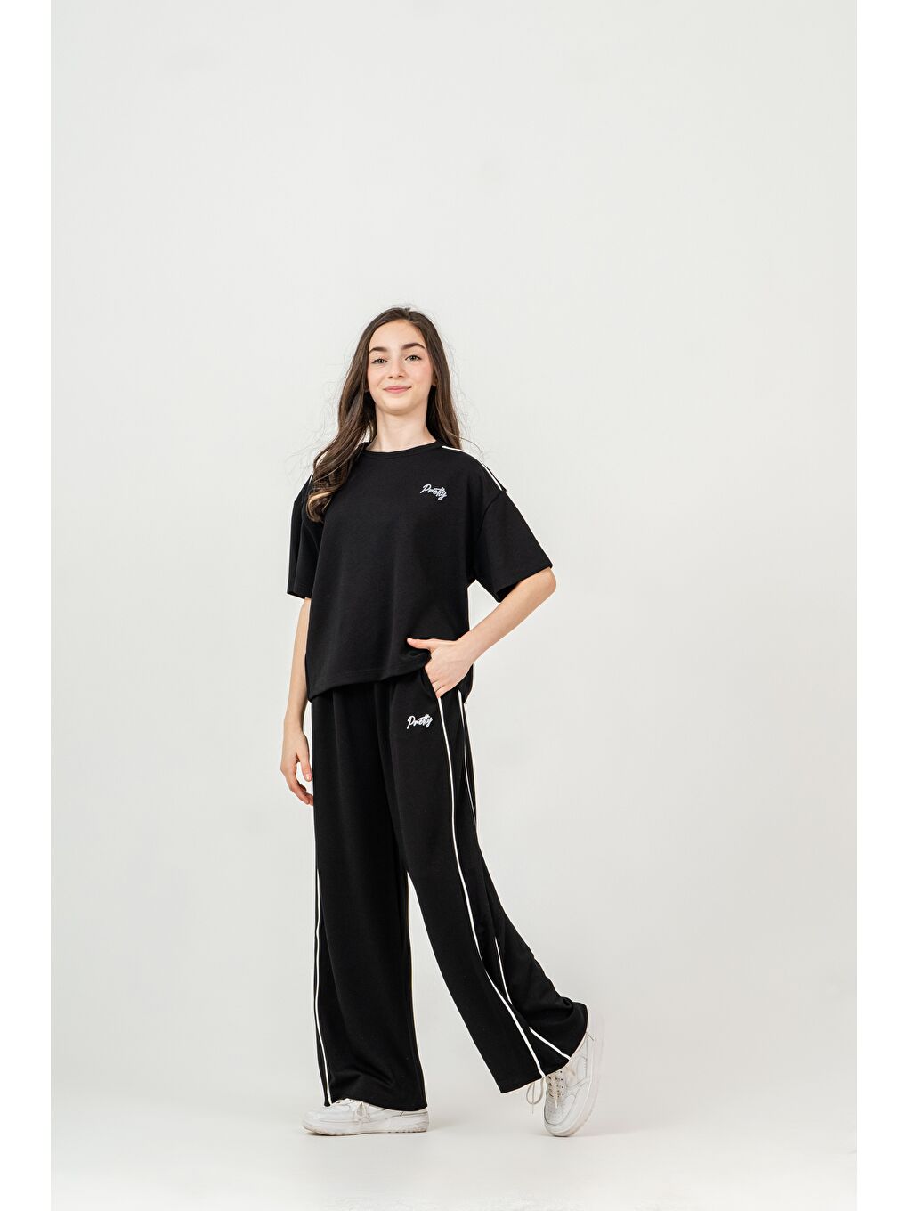 Siyah Pretty Nakışlı Üst Omuz Biyeli Alt Sağ Sol Biyeli Sol Bacak Nakışlı Kız Çocuk Alt Üst Eşofman Takımı-2