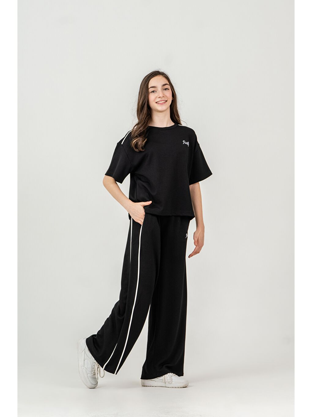 Siyah Pretty Nakışlı Üst Omuz Biyeli Alt Sağ Sol Biyeli Sol Bacak Nakışlı Kız Çocuk Alt Üst Eşofman Takımı-3