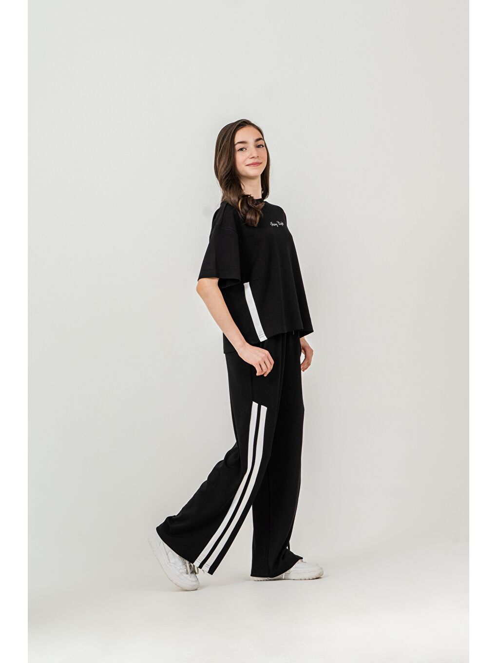 Siyah Fairy Light Nakışlı Alt Sağ Sol Bacak Garnili Kız Çocuk Alt Üst Eşofman Takımı-1