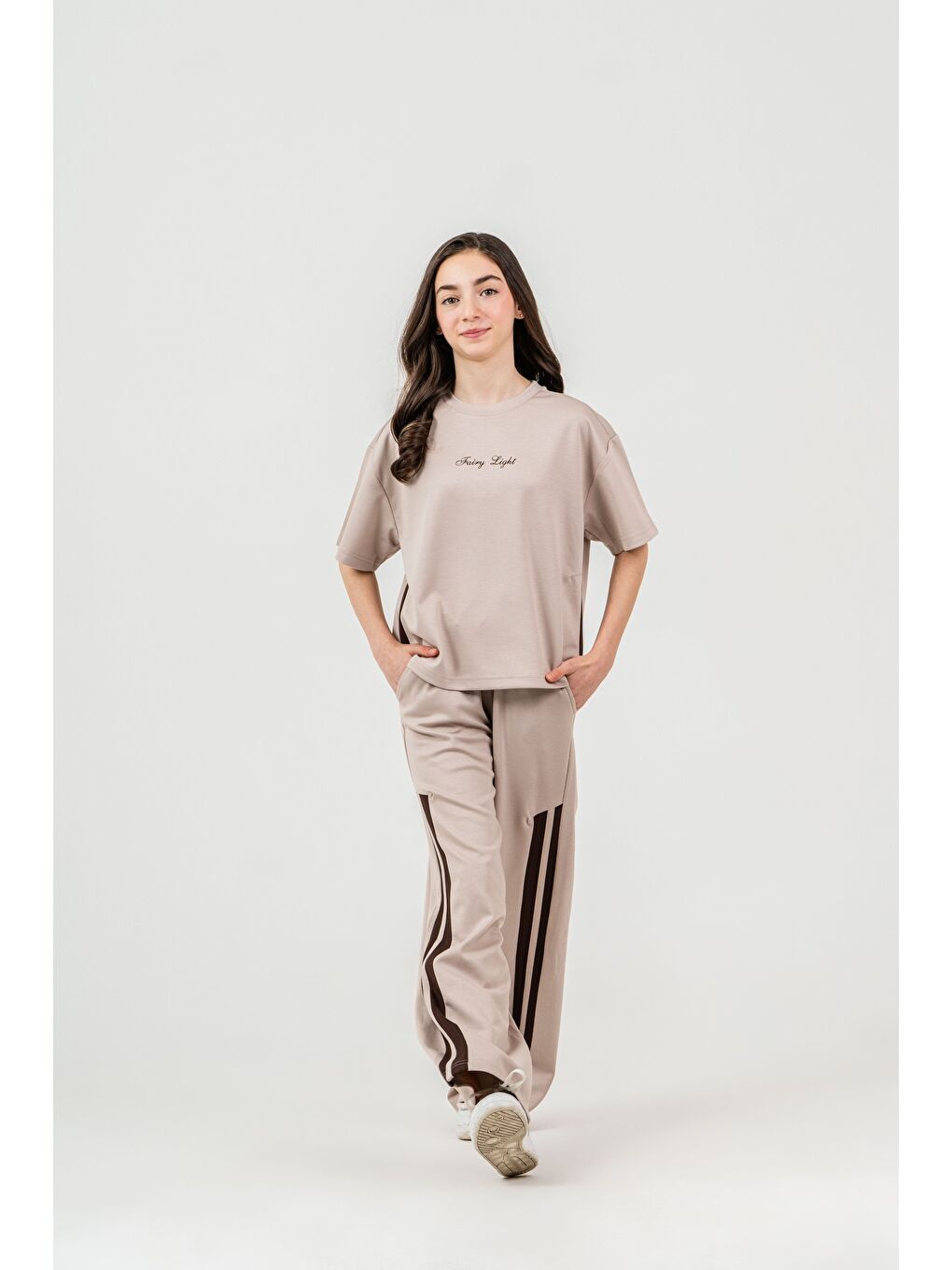 Bej Fairy Light Nakışlı Alt Sağ Sol Bacak Garnili Kız Çocuk Alt Üst Eşofman Takımı