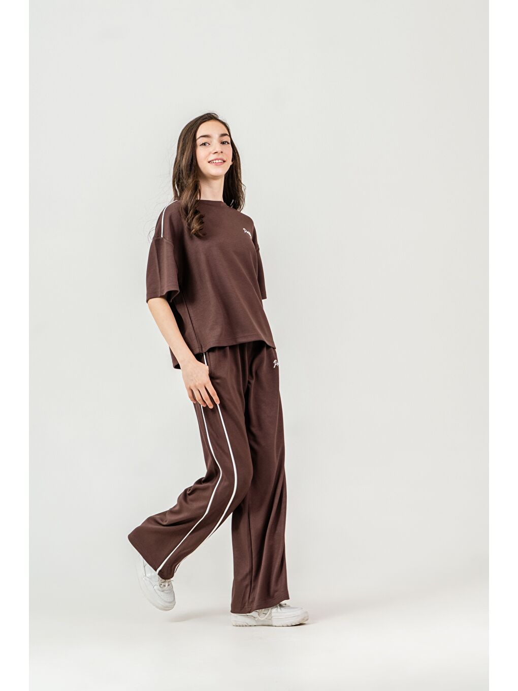 Kahverengi Pretty Nakışlı Üst Omuz Biyeli Alt Sağ Sol Biyeli Sol Bacak Nakışlı Kız Çocuk Alt Üst Eşofman Takımı-2