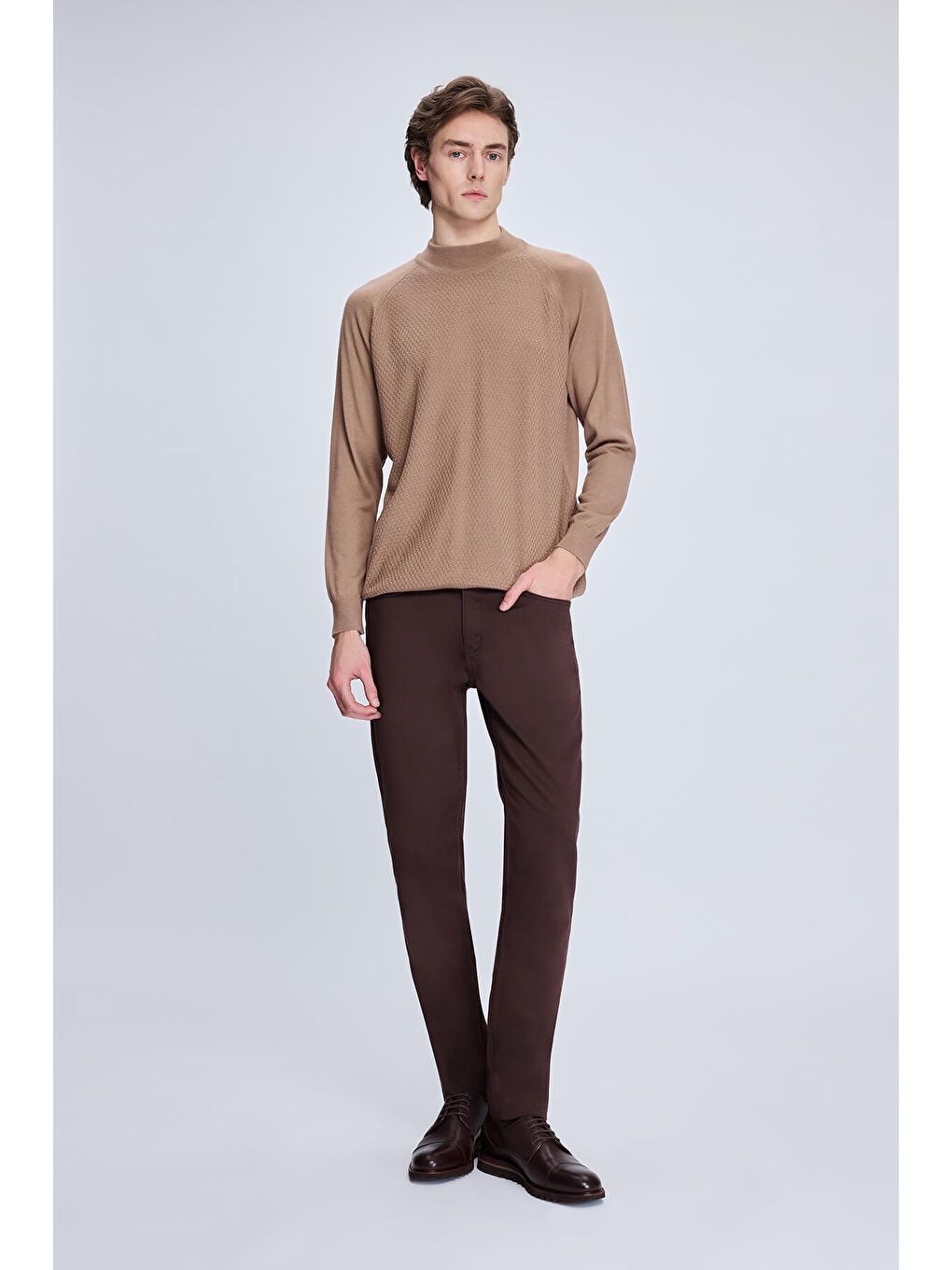 Kahverengi Regular Fit Jakarlı Yarım Balıkçı Yaka Yünlü Kazak-1