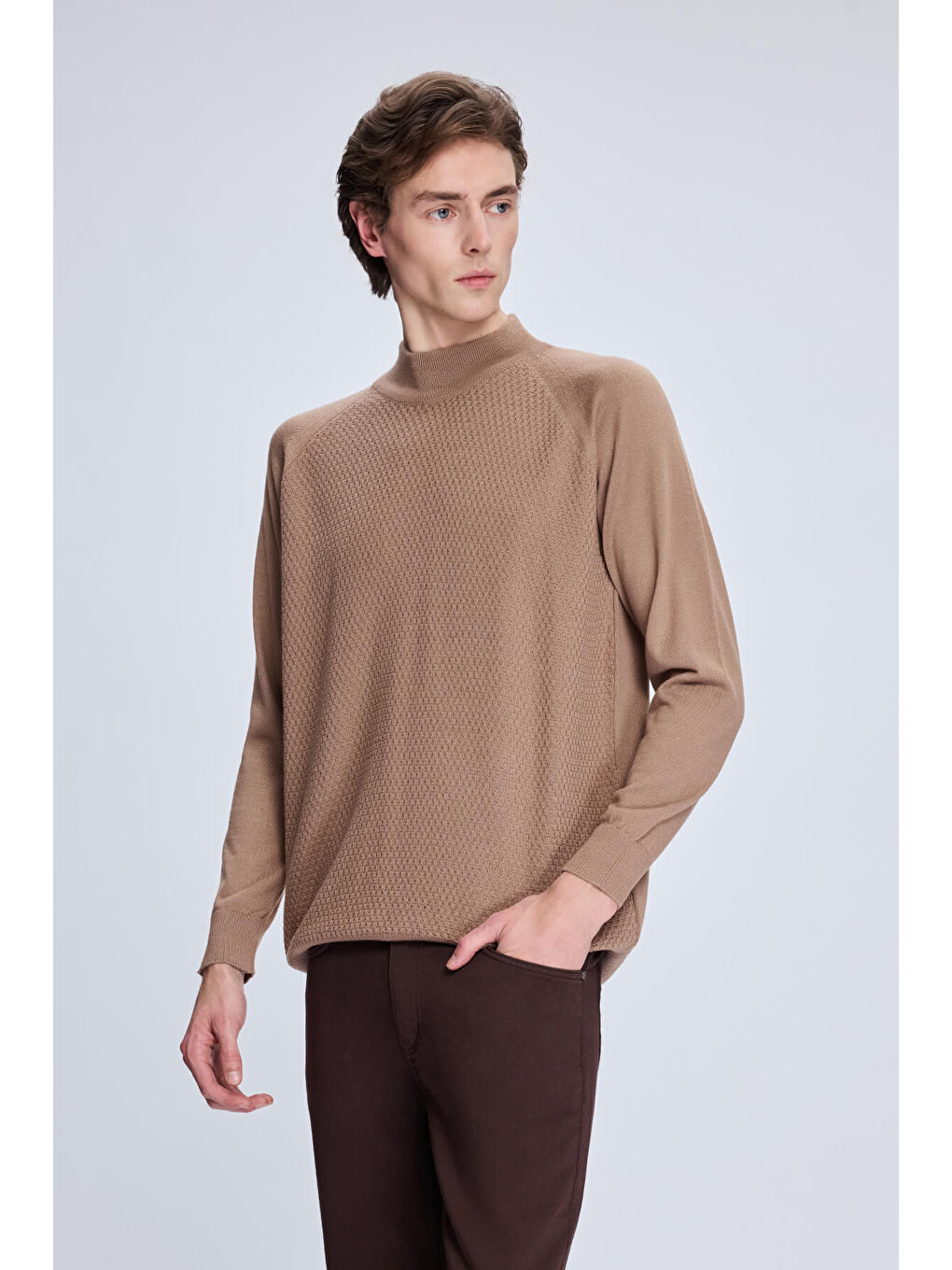 Kahverengi Regular Fit Jakarlı Yarım Balıkçı Yaka Yünlü Kazak-2