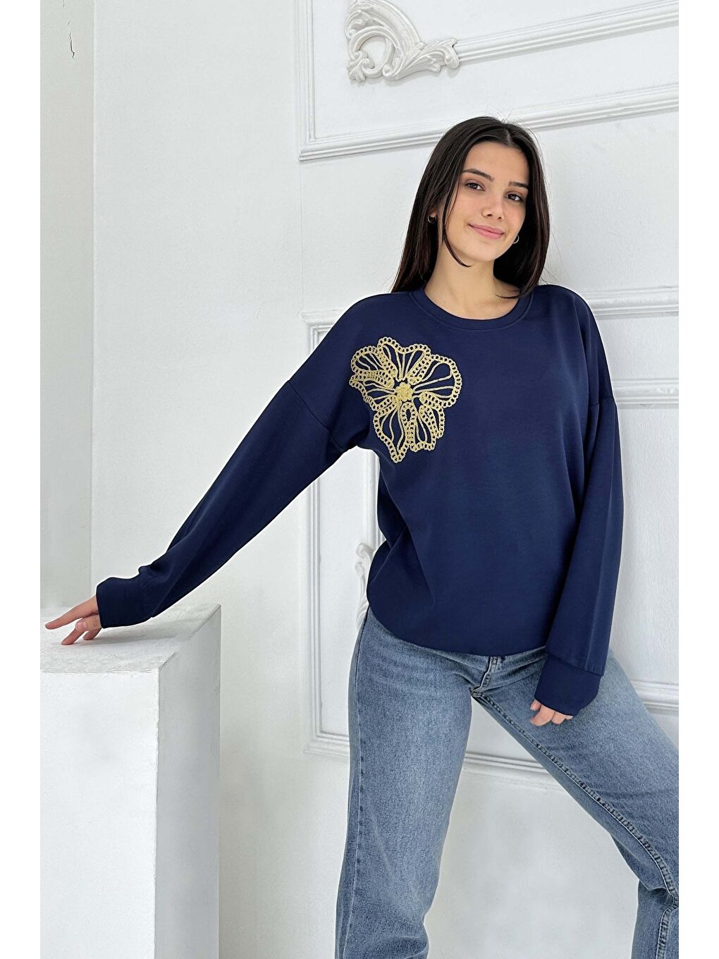 Omuz Çiçek Nakışlı Modal Sweatshirt Lacivert - 27883-LACIVERT