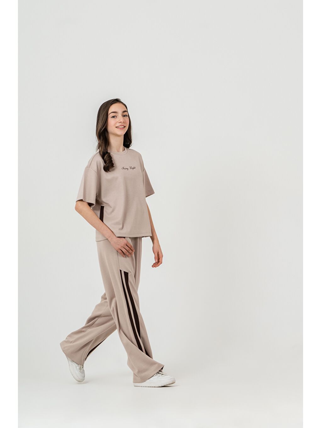 Bej Fairy Light Nakışlı Alt Sağ Sol Bacak Garnili Kız Çocuk Alt Üst Eşofman Takımı-3