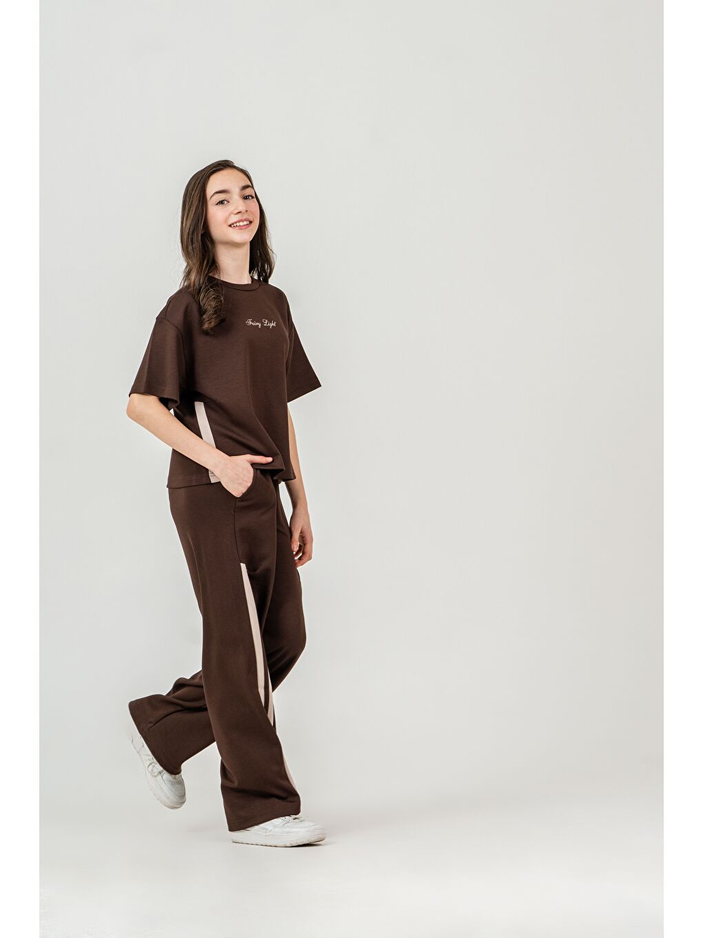 Kahverengi Fairy Light Nakışlı Alt Sağ Sol Bacak Garnili Kız Çocuk Alt Üst Eşofman Takımı-2