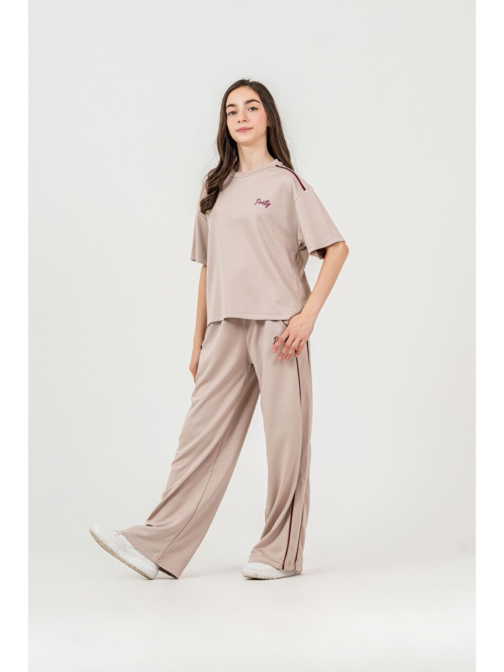 Bej Pretty Nakışlı Üst Omuz Biyeli Alt Sağ Sol Biyeli Sol Bacak Nakışlı Kız Çocuk Alt Üst Eşofman Takımı-1