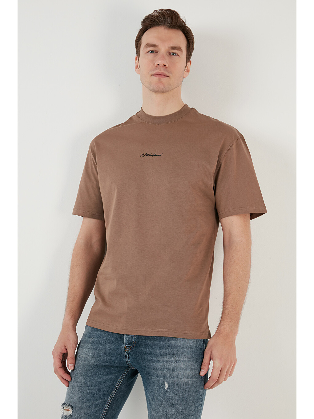 Kahverengi Pamuklu Relaxed Fit Sıfır Yaka Erkek Tişört 5902702-3