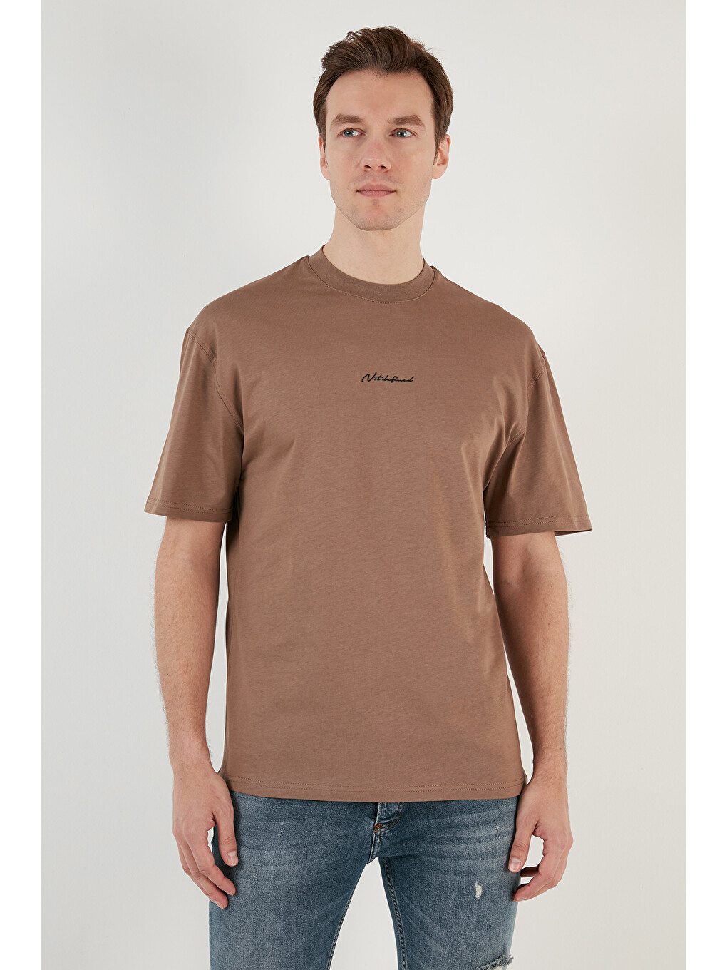 Kahverengi Pamuklu Relaxed Fit Sıfır Yaka Erkek Tişört 5902702-4