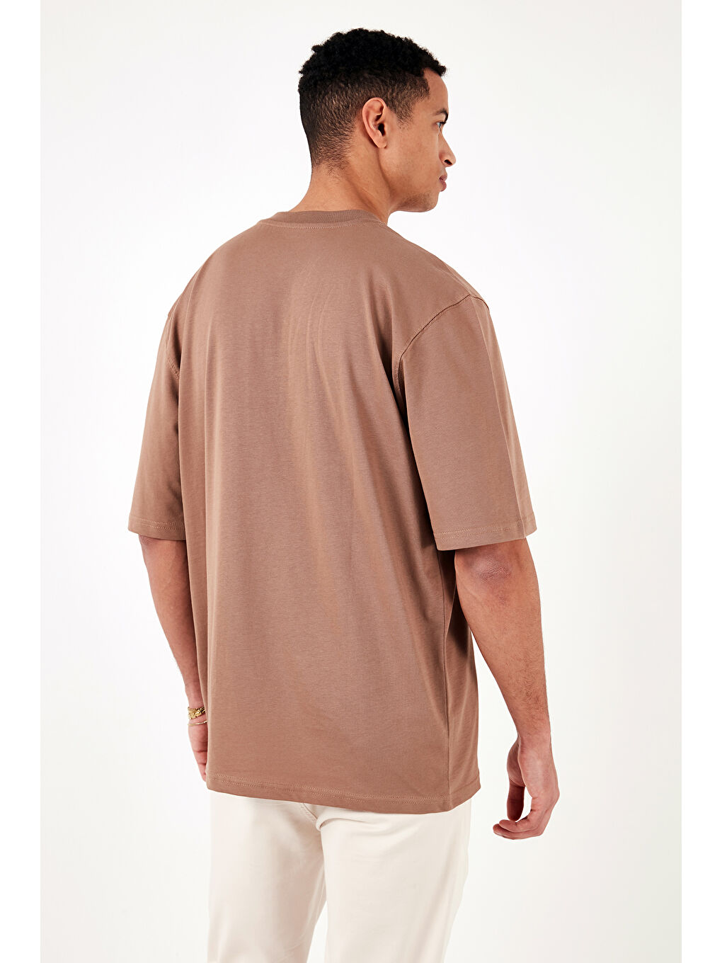 Kahverengi Pamuklu Oversize Bisiklet Yaka Basic Erkek Tişört 5902365-5