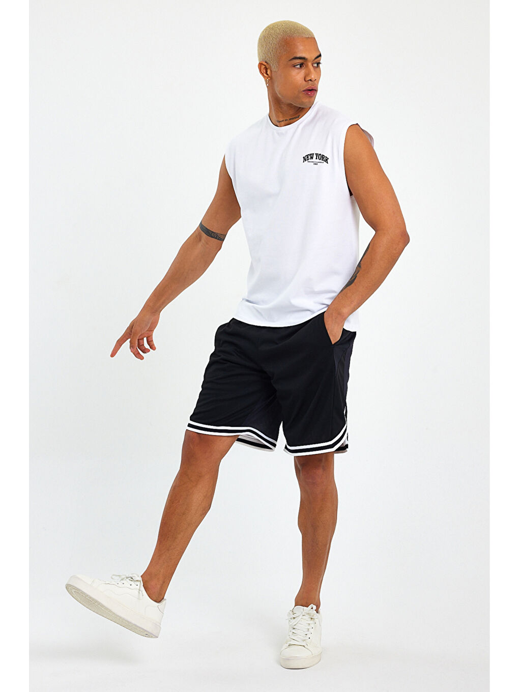 Beyaz Erkek Kolsuz Bisiklet Yaka New York Baskılı Regular Büyük Beden Tişört SPR25AT941-1