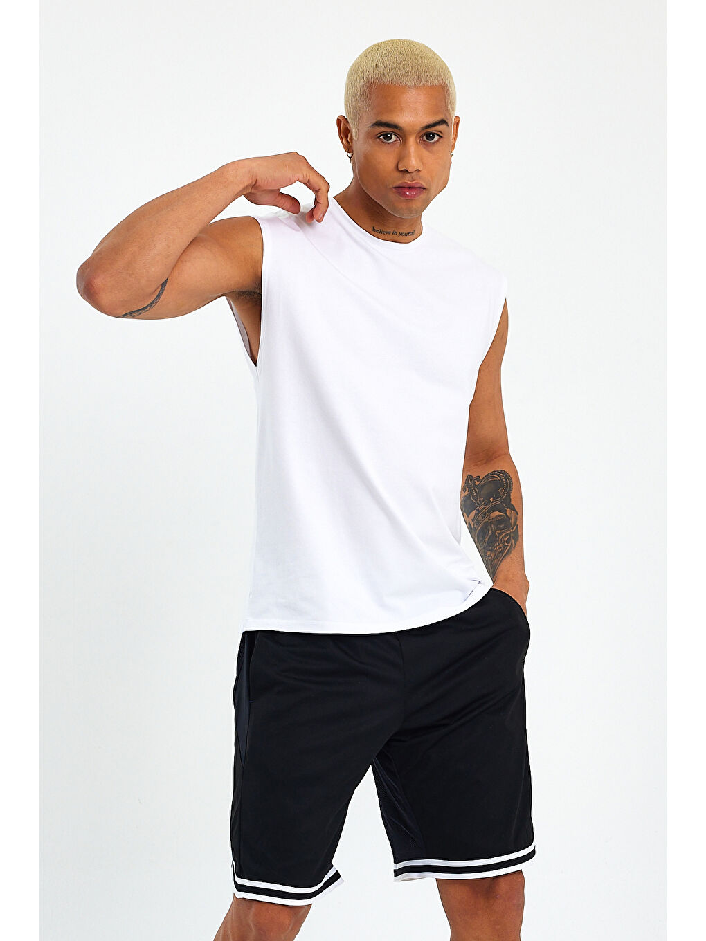 Beyaz Erkek Kolsuz Bisiklet Yaka Düz Regular Büyük Beden Tişört SPR25AT940