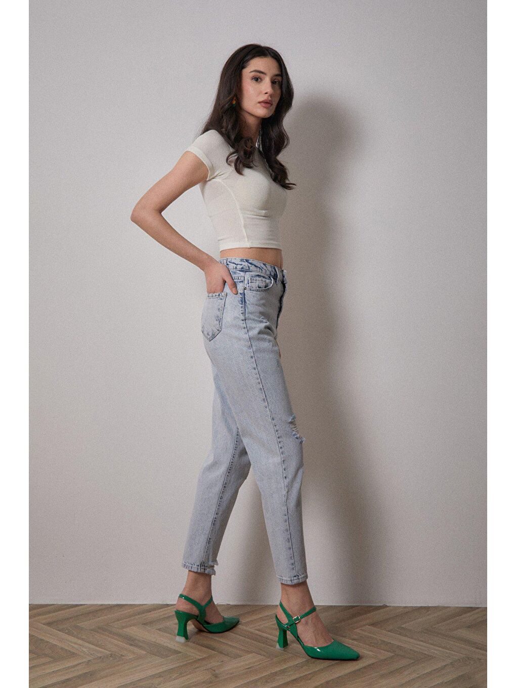 Mavi Eskitme Görünümlü Yırtık Detaylı Mom Jean-2