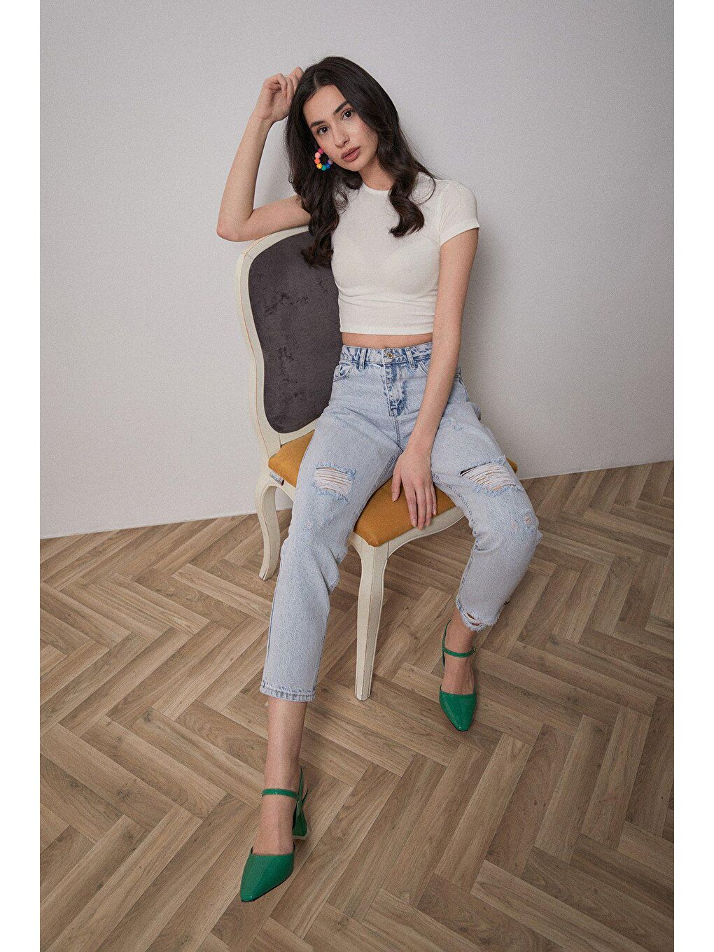 Mavi Eskitme Görünümlü Yırtık Detaylı Mom Jean-3