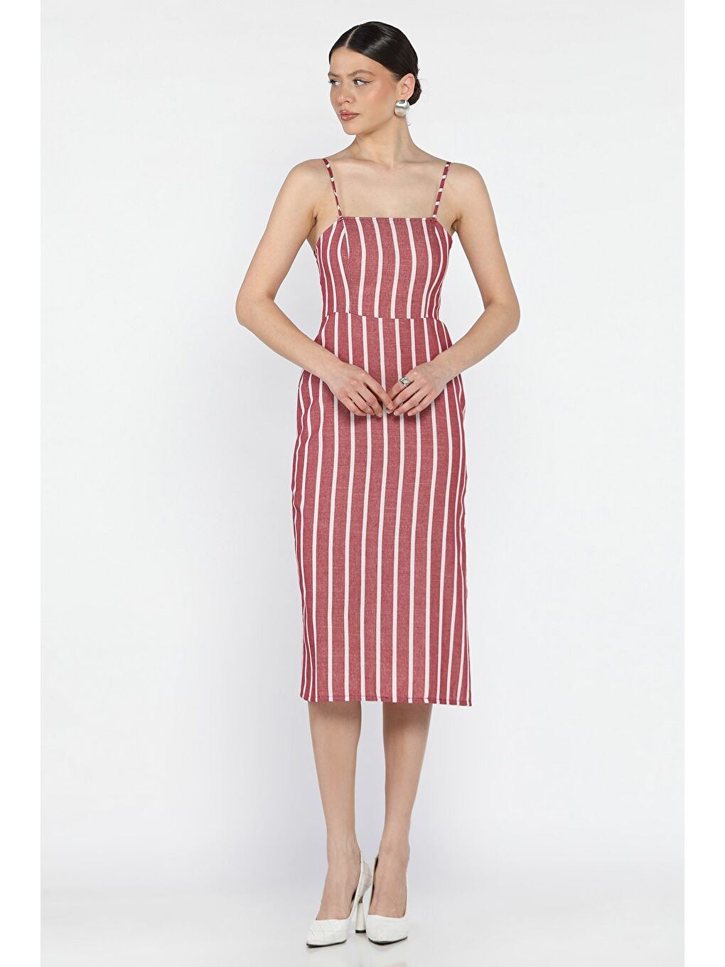 Kırmızı Kadın Ayarlanabilir Askılı Çizgi Desenli Yırtmaç Detaylı Elbise-1