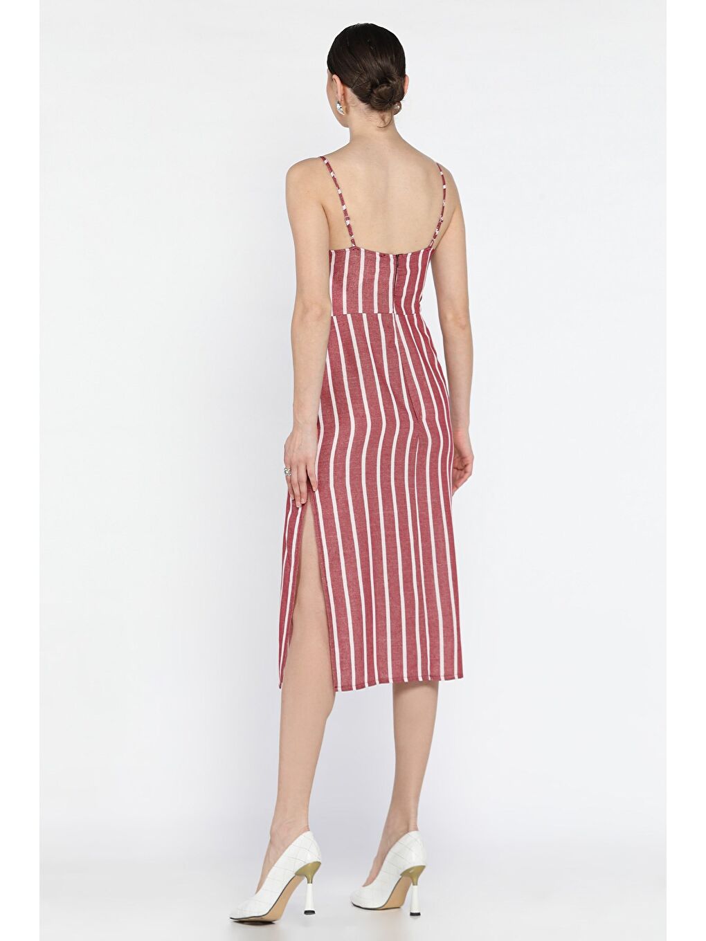 Kırmızı Kadın Ayarlanabilir Askılı Çizgi Desenli Yırtmaç Detaylı Elbise-2