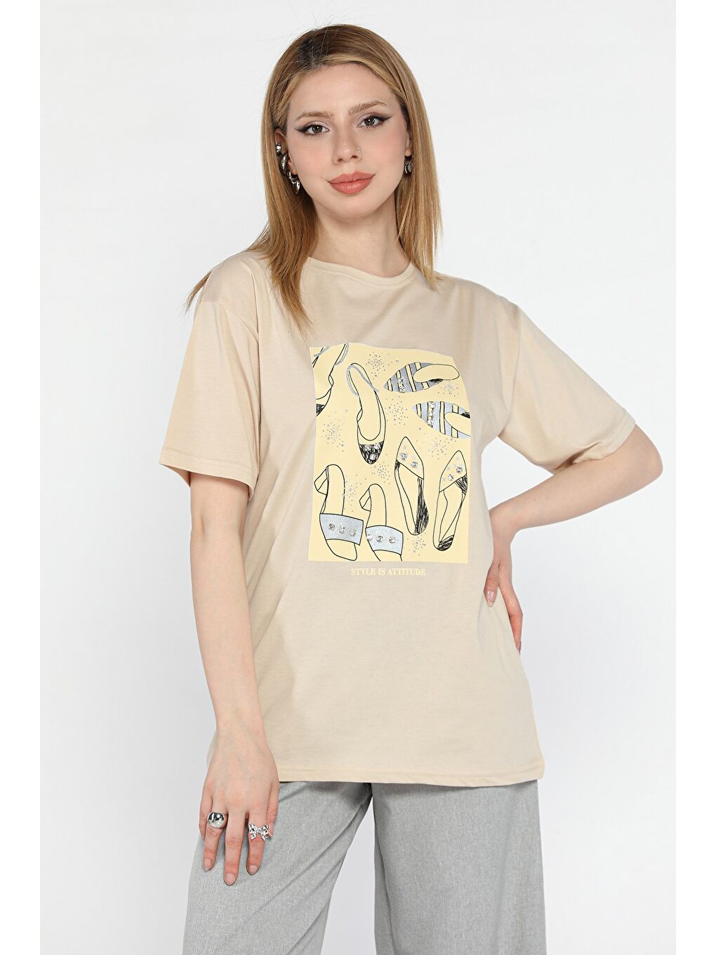 Bej Kadın Bisiklet Yaka Taş İşlemeli Baskılı Kadın Tişört-1