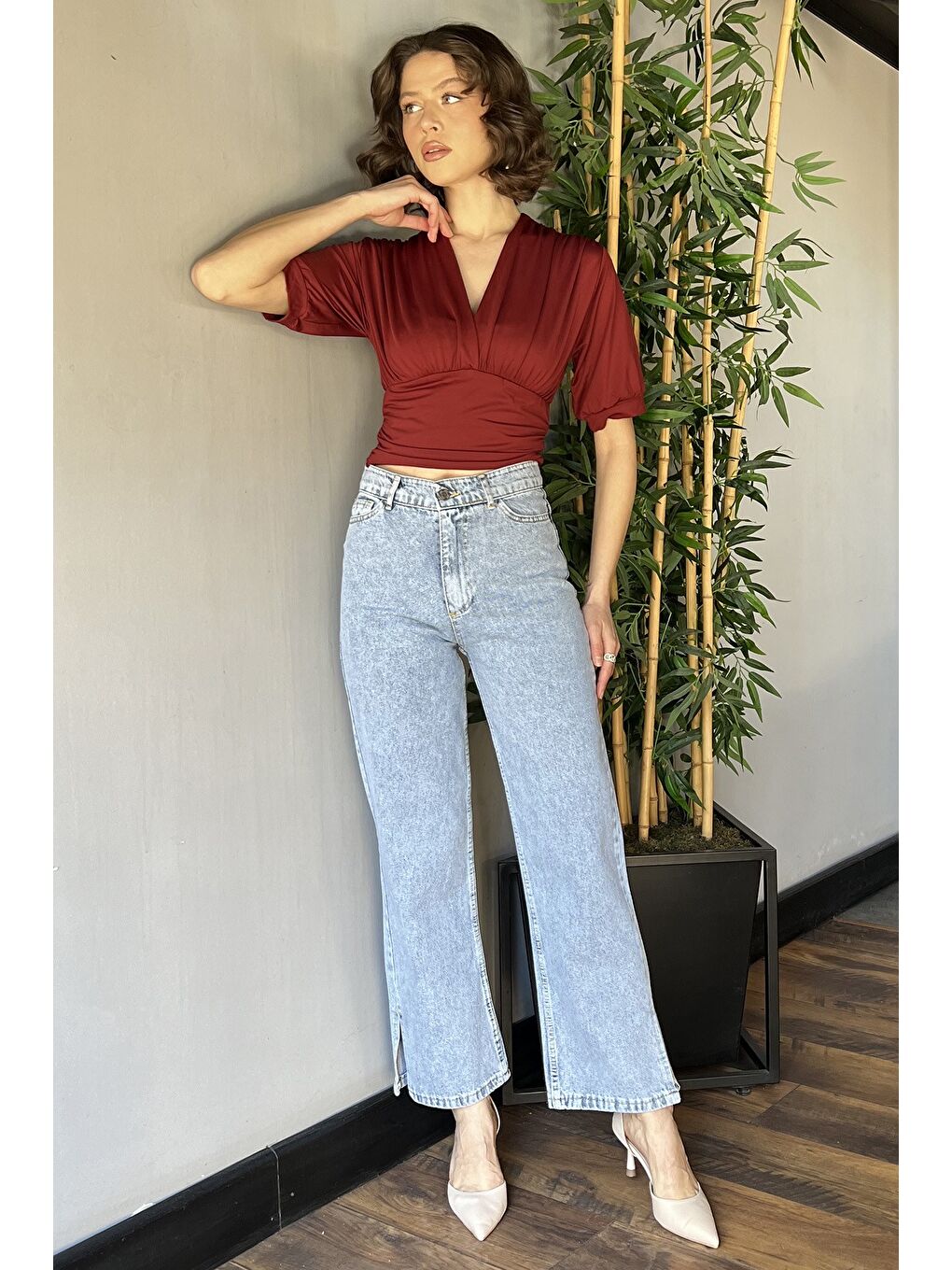 Mavi Yüksek Bel Yırtmaç Detaylı Bol Paça Kadın Jean Pantolon-1