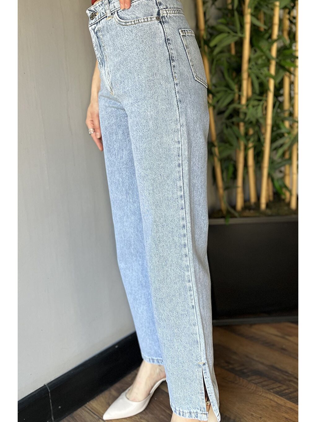 Mavi Yüksek Bel Yırtmaç Detaylı Bol Paça Kadın Jean Pantolon-3