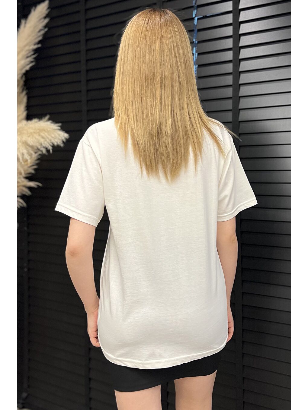 Ekru California Baskılı Taşlı Bisiklet Yaka Kadın Tişört-2