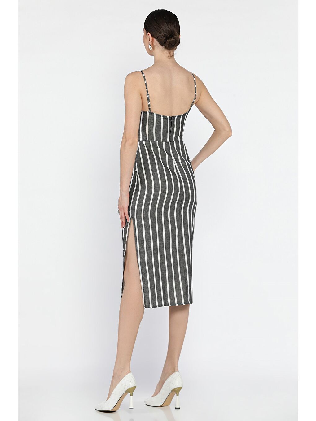Gri Kadın Ayarlanabilir Askılı Çizgi Desenli Yırtmaç Detaylı Elbise-2