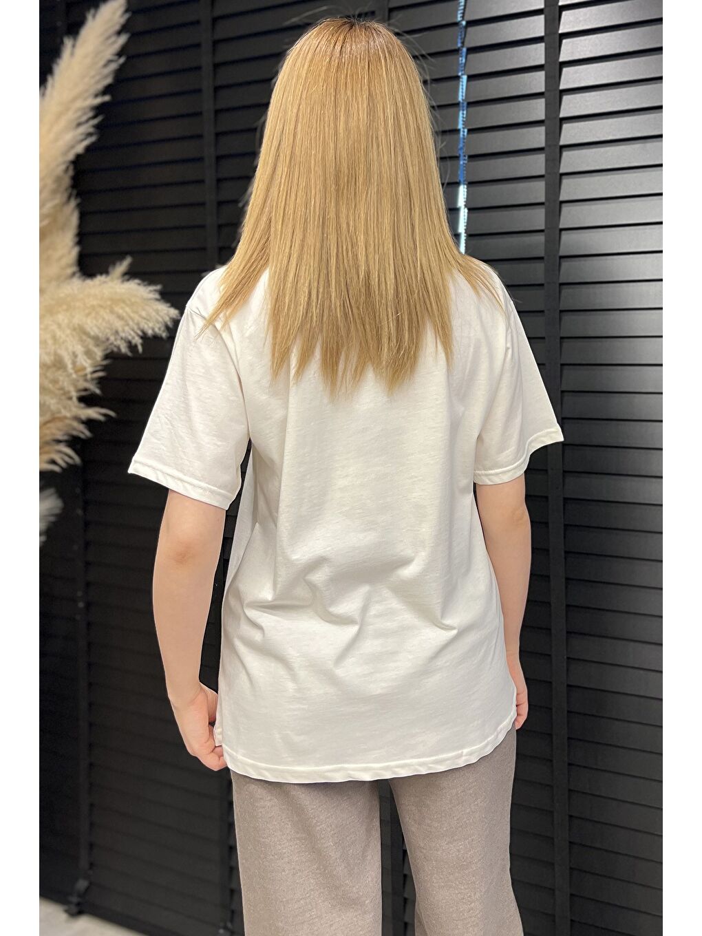 Ekru Kadın Bisiklet Yaka Taş İşlemeli Baskılı Kadın Tişört-2