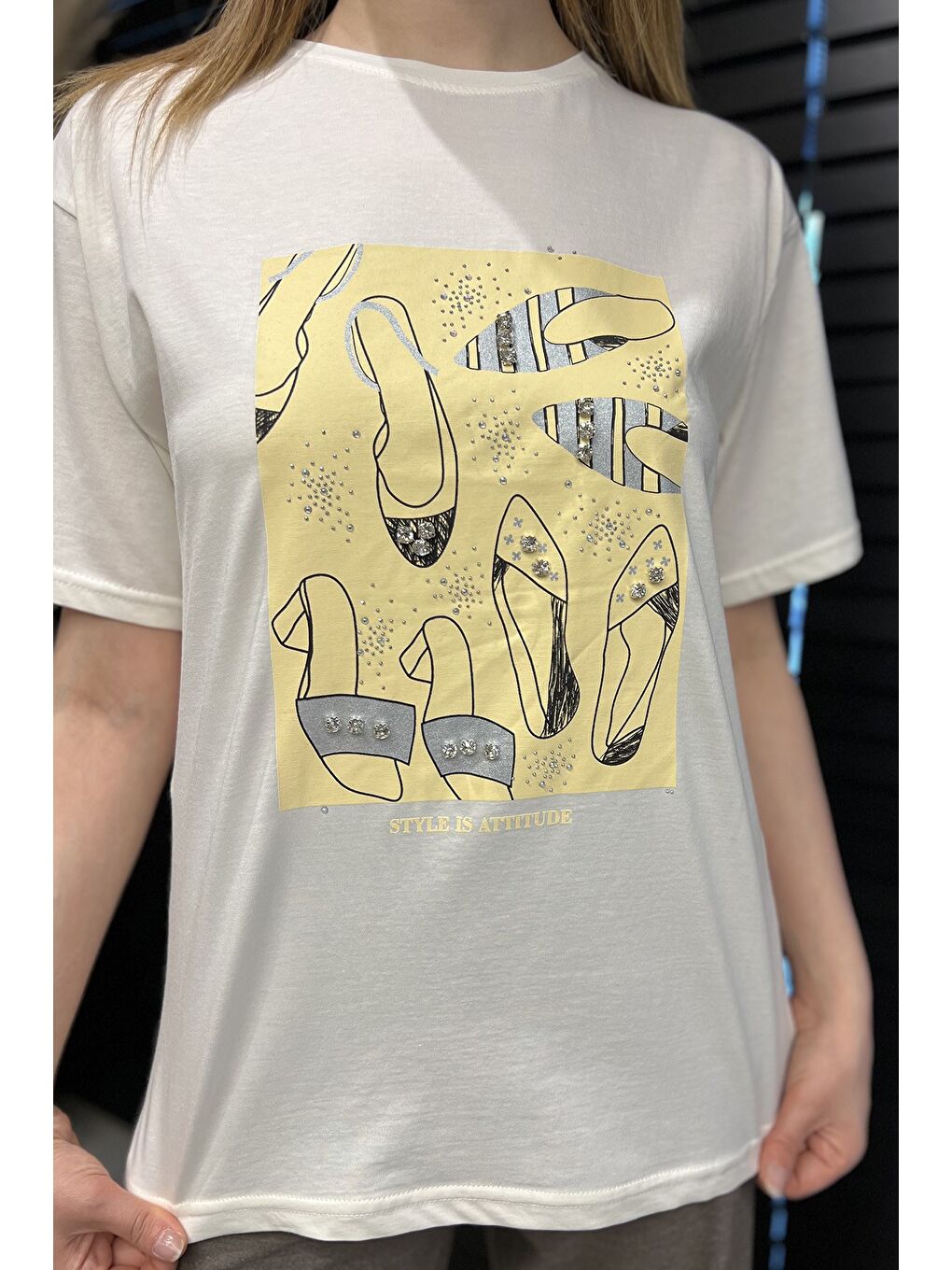 Ekru Kadın Bisiklet Yaka Taş İşlemeli Baskılı Kadın Tişört-3