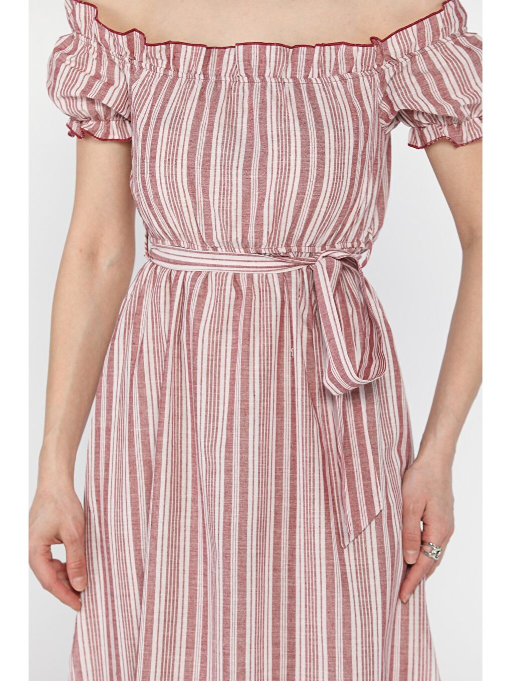 Bordo Kadın Kol Ve Bel Lastikli Kuşak Detaylı Çizgi Desenli Çift Yırtmaçlı Elbise-3