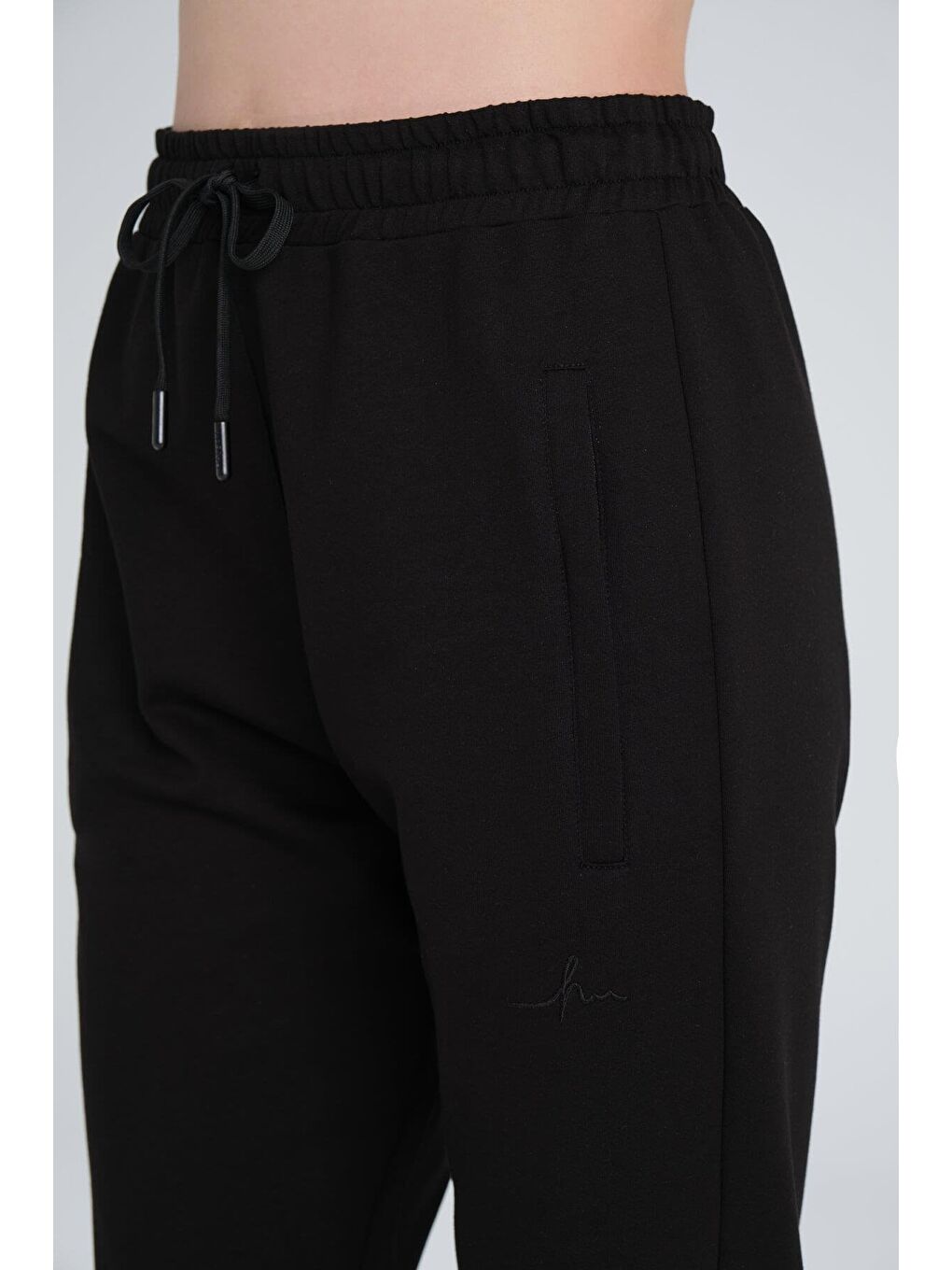 Active Pamuklu Boru Paça Siyah Spor Pantolonu Eşofman Altı Act-4-2