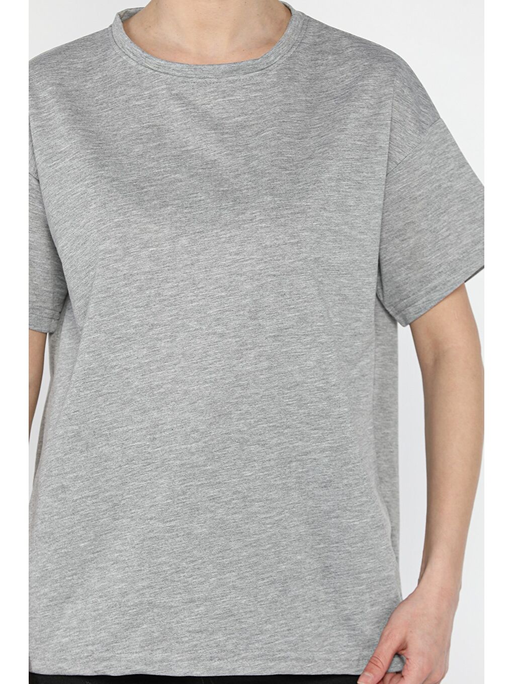 Gri Kadın Bisiklet Yaka Basic Tişört-3